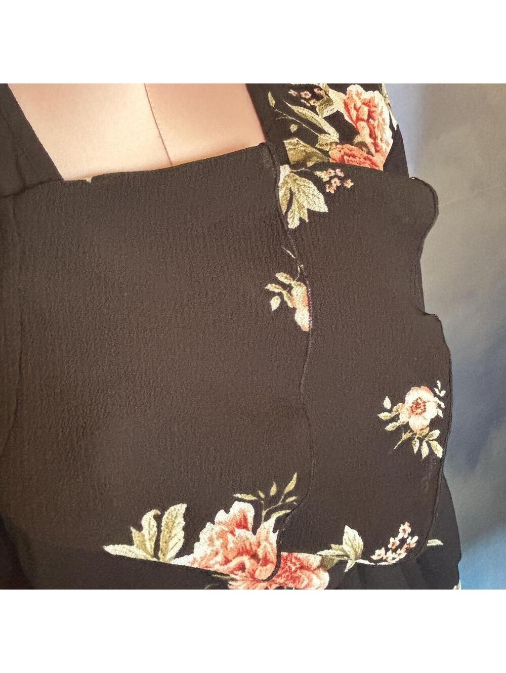 Black Floral Choker Neck Blouse with Bell Sleeves – Size S - Picture 7 of 8